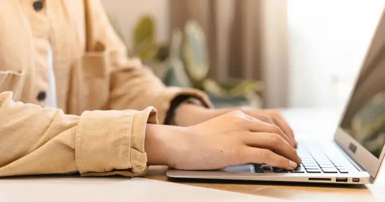 Η ορθή επανάληψη μιας οριστικοποιημένης αίτησης στον ΑΣΕΠ επιτυγχάνεται αποκλειστικά με την ακύρωση της ήδη υποβληθείσας συμμετοχής και τη δημιουργία μιας νέας από την αρχή, αρκεί να μην έχει παρέλθει η επίσημη προθεσμία της προκήρυξης. Πολλοί υποψήφιοι θεωρούν λανθασμένα ότι μια οριστικοποιημένη αίτηση δεν αλλάζει, όμως η διαδικασία είναι απλή και προβλέπεται από το σύστημα, αρκεί να κινηθείτε έγκαιρα.