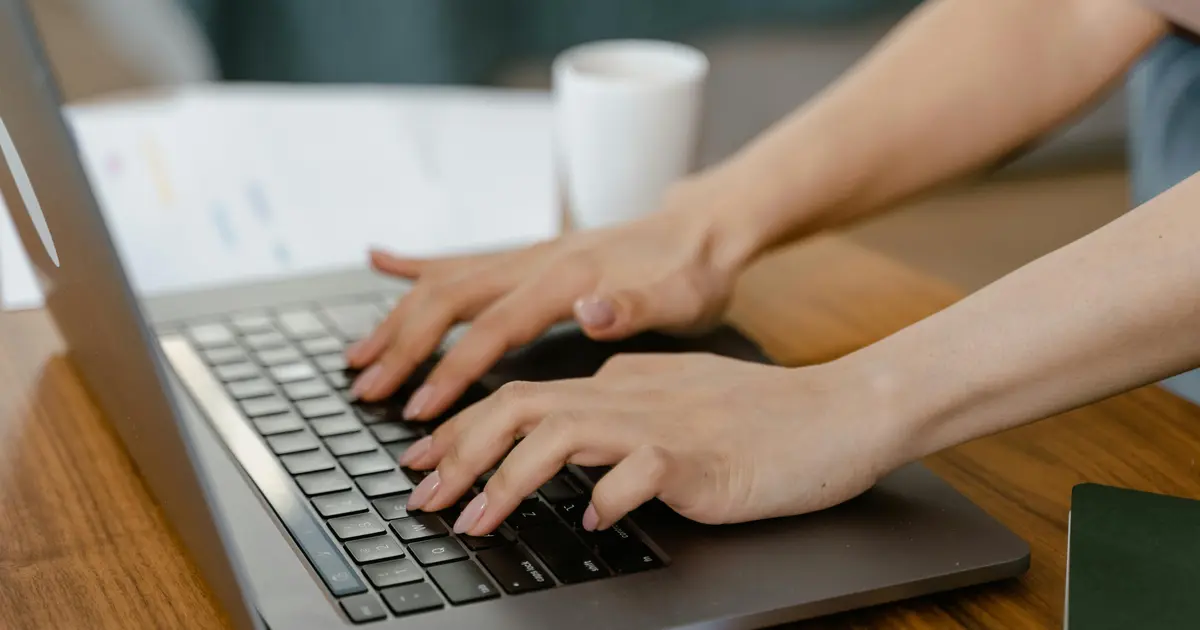 Η έκδοση της βεβαίωσης προϋπηρεσίας για το ΑΣΕΠ γίνεται πλέον αποκλειστικά ψηφιακά μέσω της πύλης του e-ΕΦΚΑ, επιτρέποντας στους υποψηφίους να αντλούν την «εκτύπωση ασφαλιστικής ιστορίας» σε ελάχιστα λεπτά χωρίς επίσκεψη σε υποκατάστημα.