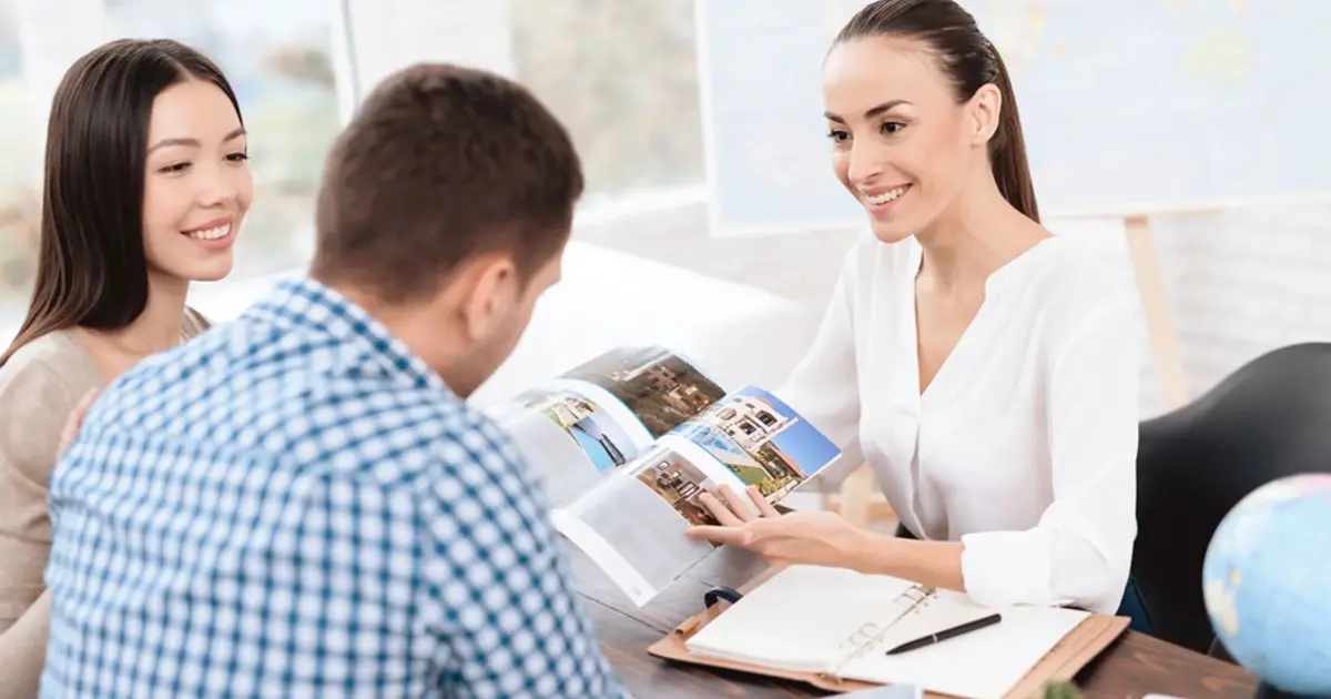 Σήμερα, 17 Απριλίου 2026, οι πλατφόρμες παραμένουν ενεργές για συγκεκριμένες κατηγορίες δικαιούχων, ενώ οι έλεγχοι των δικαιολογητικών προχωρούν με γρήγορους ρυθμούς.