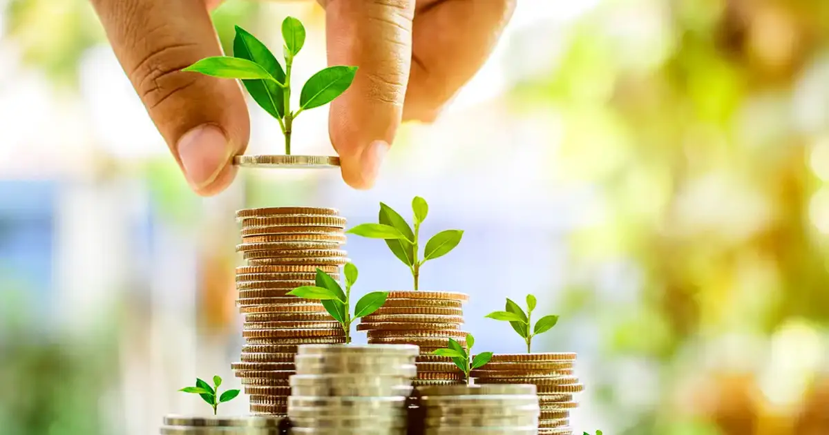 Πρόκειται για το πρόγραμμα «Πάω Μπροστά», το οποίο δεν προσφέρει μόνο δωρεάν εκπαίδευση αλλά και χρηματικό επίδομα, το οποίο καταβάλλεται απευθείας στον τραπεζικό λογαριασμό του εργαζόμενου μετά την ολοκλήρωση της παρακολούθησης και την επιτυχή συμμετοχή στις εξετάσεις πιστοποίησης.