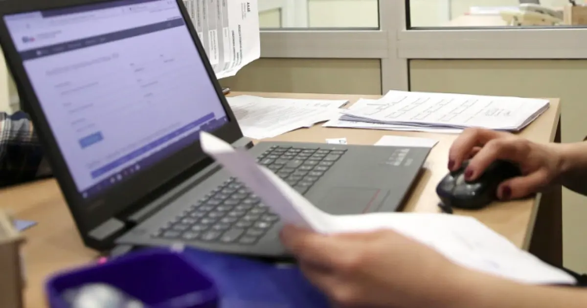 Η σωστή ψηφιοποίηση των εγγράφων σας είναι το σημαντικότερο βήμα για να μην βρεθείτε προ εκπλήξεων κατά τον έλεγχο της αίτησής σας, καθώς ένα «θολό» αρχείο ή ένα έγγραφο που λείπει η πίσω όψη του μπορεί να οδηγήσει σε απόρριψη ή απώλεια μοριοδότησης.