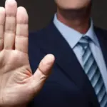 Η προθεσμία για την υποβολή ενστάσεων κατά των προσωρινών πινάκων των προγραμμάτων της ΔΥΠΑ ορίζεται αυστηρά σε τρεις εργάσιμες ημέρες από την επομένη της ανάρτησης των αποτελεσμάτων στον επίσημο ιστότοπο του Οργανισμού. Αν διαπιστώσατε λάθος στη μοριοδότησή σας ή αν απορριφθήκατε από κάποιο πρόγραμμα απασχόλησης ή κοινωνικής πολιτικής, η διαδικασία γίνεται αποκλειστικά ηλεκτρονικά μέσω της πλατφόρμας gov.gr ή του e-Services της ΔΥΠΑ.