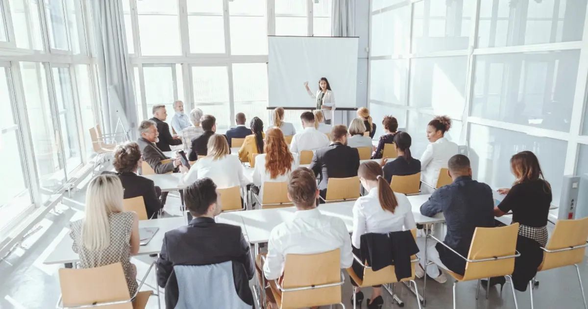 Αυτά τα σεμινάρια αποτελούν το «χρυσό κλειδί» για χιλιάδες υποψηφίους που θέλουν να ανέβουν ψηλά στους πίνακες κατάταξης, καθώς προσφέρουν την απαραίτητη εξειδίκευση με το χαμηλότερο δυνατό χρονικό όριο που ορίζει ο νόμος.