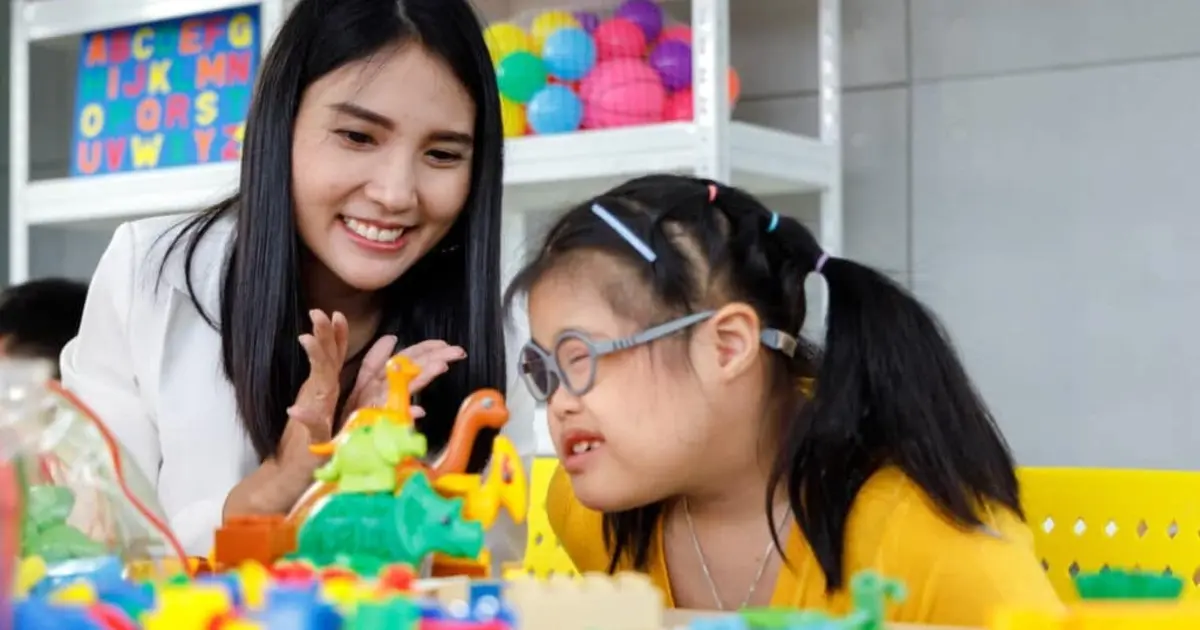 Ο Απρίλιος θεωρείται παραδοσιακά ο μήνας των μεγάλων αποφάσεων για τους εκπαιδευτικούς και τους αποφοίτους ανθρωπιστικών σπουδών.