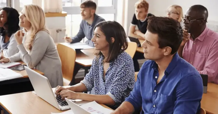 Δεν δίνουν όλα τα σεμινάρια την ίδια μοριοδότηση, ούτε όλα αναγνωρίζονται από τον ΑΣΕΠ. Για να κερδίσετε το μέγιστο των μορίων (που συνήθως φτάνει τις 2 μονάδες), η επιμόρφωση πρέπει να έχει συγκεκριμένη διάρκεια, να αφορά το σωστό αντικείμενο και, το κυριότερο, να φέρει τη σφραγίδα δημόσιου πανεπιστημίου ή αναγνωρισμένου φορέα.