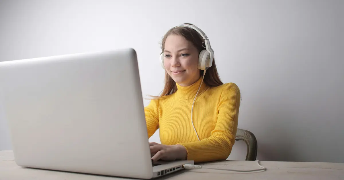 Τα σεμινάρια 400 ωρών (ή 7 μηνών) αποτελούν το "κλειδί" για τη μέγιστη μοριοδότηση σε προκηρύξεις του ΑΣΕΠ, καθώς εξασφαλίζουν έως και 2 μόρια για διορισμούς και προσλήψεις στους τομείς της εκπαίδευσης και της υγείας. Με τις νέες αλλαγές στο σύστημα προσλήψεων για το 2026, η παρακολούθηση αυτών των πιστοποιημένων προγραμμάτων από δημόσια πανεπιστήμια είναι πλέον απαραίτητη για όσους θέλουν να βρεθούν ψηλά στους πίνακες κατάταξης.