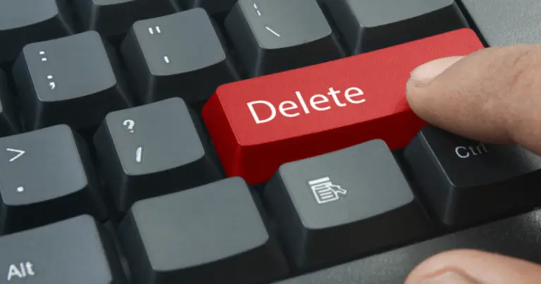 Τι συμβαίνει τελικά αν πείτε «όχι» σε μια πρόταση εργασίας από τη ΔΥΠΑ (πρώην ΟΑΕΔ); Η απάντηση είναι ξεκάθαρη: Η άρνηση τριών κατάλληλων θέσεων εργασίας οδηγεί σε διαγραφή από το ψηφιακό μητρώο για δύο χρόνια και διακοπή του επιδόματος ανεργίας.