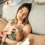 Αυξημένες ημέρες άδειας γάμου και γέννησης τέκνου προβλέπει η νέα Εθνική Γενική Συλλογική Σύμβαση Εργασίας για το 2026, η οποία ενισχύει τα δικαιώματα των εργαζομένων στον ιδιωτικό τομέα με στόχο την καλύτερη ισορροπία μεταξύ επαγγελματικής και οικογενειακής ζωής. Οι αλλαγές αυτές, που έχουν τεθεί ήδη σε ισχύ, αφορούν το σύνολο των μισθωτών της χώρας και καθορίζουν ένα νέο πλαίσιο για τις σημαντικότερες προσωπικές στιγμές κάθε εργαζόμενου.