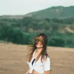 Η αποτελεσματική αντιμετώπιση της επαγγελματικής εξουθένωσης (burnout) μέσα στο επερχόμενο τριήμερο απαιτεί τη λήψη δραστικών μέτρων αποσύνδεσης, με πρώτο και κυριότερο ένα αυστηρό digital detox από επαγγελματικά email, ομαδικές συνομιλίες και ειδοποιήσεις εργασίας.