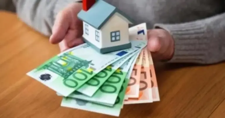Η ανανέωση της αίτησης για το επίδομα ενοικίου πρέπει να ολοκληρωθεί εντός του έκτου μήνα από την ημερομηνία έγκρισης της προηγούμενης, ώστε να διασφαλίσετε την απρόσκοπτη καταβολή των χρημάτων στους λογαριασμούς σας χωρίς καμία διακοπή. Αν η αίτησή σας λήγει τον Μάιο του 2026, έχετε περιθώριο μέχρι το τέλος του μήνα να υποβάλετε τη νέα δήλωση στην πλατφόρμα του ΟΠΕΚΑ.