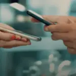Από σήμερα, 5 Μαΐου, οι ενδιαφερόμενοι μπορούν να υποβάλουν τα βιογραφικά τους για ειδικότητες που ξεκινούν από την τεχνική υποστήριξη και φτάνουν έως την κυβερνοασφάλεια, με πακέτα αποδοχών που κινούνται πάνω από τον μέσο όρο της αγοράς.