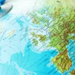 Η Γερμανία, η Ολλανδία και η Κύπρος παραμένουν οι κορυφαίοι προορισμοί για τους Έλληνες πτυχιούχους τον Μάιο του 2026, προσφέροντας υψηλούς μισθούς και άμεση απορρόφηση σε κλάδους όπως η πληροφορική, η μηχανική και η υγεία.