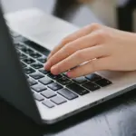 Αν διαπιστώσετε ότι δεν εμφανίζεται η πίστωση για το Voucher των 750 ευρώ στον τραπεζικό σας λογαριασμό παρόλο που έχετε ολοκληρώσει το πρόγραμμα κατάρτισης, το πρώτο πράγμα που πρέπει να ελέγξετε είναι η κατάσταση της αίτησής σας στην ψηφιακή πλατφόρμα και η ορθότητα του IBAN που δηλώσατε.