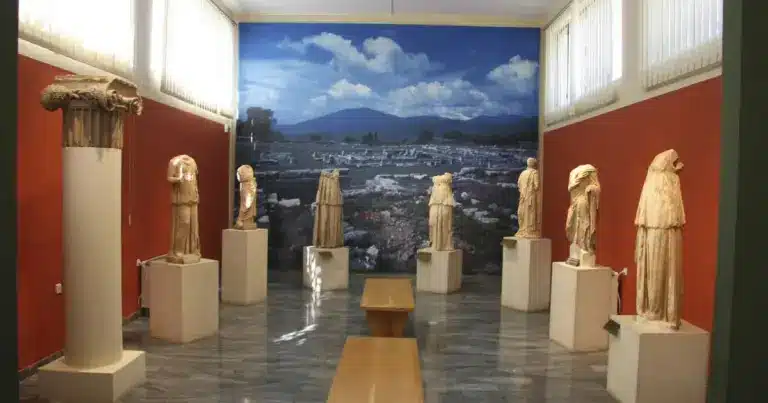 Καθώς βρισκόμαστε στα μέσα Μαΐου, το Υπουργείο Πολιτισμού επιταχύνει τις διαδικασίες για να καλυφθούν οι αυξημένες ανάγκες της τουριστικής περιόδου, προσφέροντας συμβάσεις εργασίας ορισμένου χρόνου, συνήθως διάρκειας 7 ή 5 μηνών.