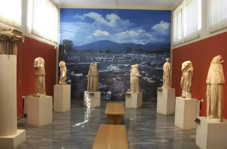 Καθώς βρισκόμαστε στα μέσα Μαΐου, το Υπουργείο Πολιτισμού επιταχύνει τις διαδικασίες για να καλυφθούν οι αυξημένες ανάγκες της τουριστικής περιόδου, προσφέροντας συμβάσεις εργασίας ορισμένου χρόνου, συνήθως διάρκειας 7 ή 5 μηνών.