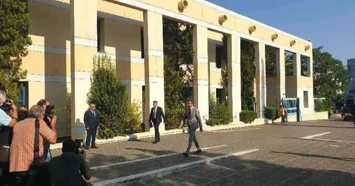 Οι προσλήψεις αφορούν ένα ευρύ φάσμα ειδικοτήτων, από μηχανικούς και ελεγκτές εναέριας κυκλοφορίας μέχρι διοικητικούς υπαλλήλους, με στόχο την άμεση κάλυψη οργανικών κενών σε κεντρικές υπηρεσίες και εποπτευόμενους φορείς σε όλη την Ελλάδα.