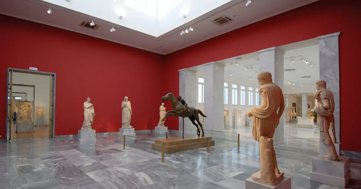 Οι θέσεις αφορούν αποκλειστικά το ειδικό προσωπικό φύλαξης (αρχαιολογικοί φύλακες) και η υποβολή των αιτήσεων θα γίνει ηλεκτρονικά, προσφέροντας μια σημαντική ευκαιρία μόνιμης αποκατάστασης για αποφοίτους δευτεροβάθμιας εκπαίδευσης.