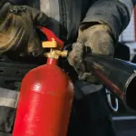 Εγκρίθηκαν οι προσλήψεις 300 εποχικών υπαλλήλων σε δήμους της χώρας για την κάλυψη αναγκών πυροπροστασίας, με τις συμβάσεις να έχουν διάρκεια έως και τέσσερις μήνες για την τρέχουσα αντιπυρική περίοδο του 2026.