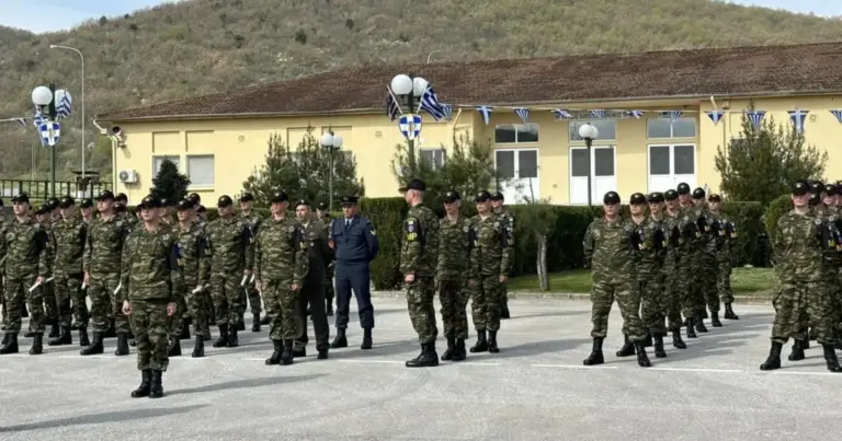 Η έκδοση της βεβαίωσης στρατολογικής κατάστασης (Τύπου Α) γίνεται πλέον αποκλειστικά ψηφιακά μέσω του gov.gr, επιτρέποντας σε κάθε ενδιαφερόμενο να την παραλάβει στην προσωπική του θυρίδα μέσα σε λίγα λεπτά, χωρίς την ανάγκη επίσκεψης σε Στρατολογική Υπηρεσία ή ΚΕΠ.