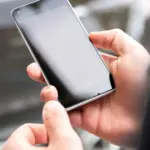 Η έκδοση του πιστοποιητικού οικογενειακής κατάστασης γίνεται πλέον μέσα σε ελάχιστα λεπτά απευθείας από το κινητό σας τηλέφωνο, καθώς η νέα αναβαθμισμένη εφαρμογή του gov.gr επιτρέπει την άμεση λήψη του εγγράφου στην οθόνη σας χωρίς καμία αναμονή σε ΚΕΠ ή δήμους. Αν χρειάζεστε το πιστοποιητικό για μια νέα πρόσληψη, για επιδόματα του ΟΠΕΚΑ ή για μοριοδότηση σε προκήρυξη του ΑΣΕΠ, η διαδικασία έχει απλοποιηθεί πλήρως, αρκεί να έχετε μαζί σας τους προσωπικούς σας κωδικούς πρόσβασης.