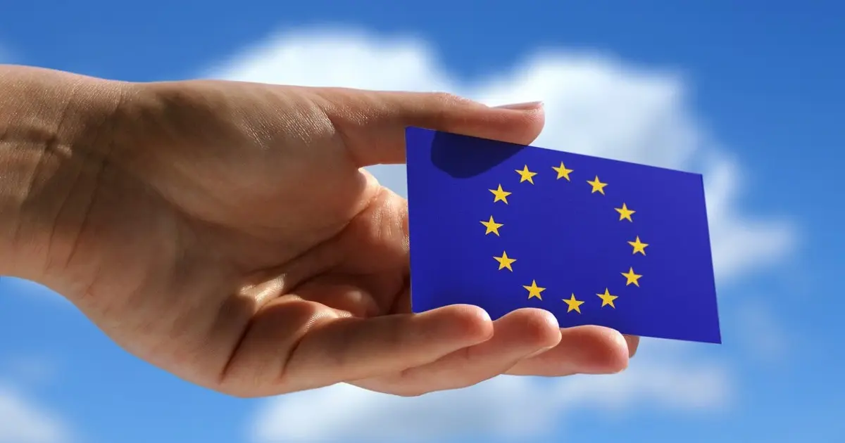 Αν στοχεύετε σε διαγωνισμούς του EPSO, σε θέσεις συμβασιούχων (CAST) ή σε πρακτική άσκηση στις Βρυξέλλες, η σωστή δόμηση του βιογραφικού σας με τα νέα δεδομένα είναι το πρώτο και πιο καθοριστικό βήμα.