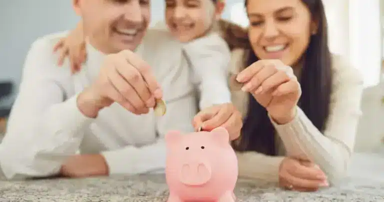 Η διαδικασία αυτή είναι πλέον αυστηρά ψηφιοποιημένη και η προθεσμία για τη διορθωτική παρέμβαση λήγει οριστικά στις 29 Μαΐου 2026, προκειμένου οι δικαιούχοι να συμπεριληφθούν στην εμβόλιμη πληρωμή του επόμενου μήνα.