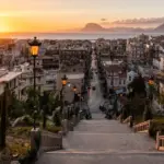 Για το 2026, η διαδικασία έκδοσης της βεβαίωσης έχει απλοποιηθεί ψηφιακά, όμως οι έλεγχοι της Ανεξάρτητης Αρχής παραμένουν αυστηροί ως προς τη χρονική διάρκεια της κατοικίας.