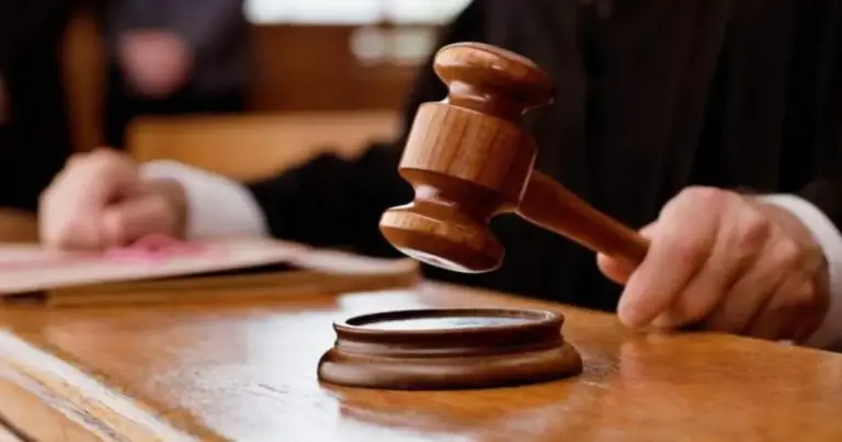 Η έκδοση της βεβαίωσης ανεργίας για δικαστική χρήση γίνεται αποκλειστικά ψηφιακά μέσα σε λίγα λεπτά, μέσω της πύλης gov.gr ή των e-Services της ΔΥΠΑ (πρώην ΟΑΕΔ), καταργώντας τις επισκέψεις στα τοπικά υποκαταστήματα. Το έγγραφο αυτό φέρει ψηφιακή σφραγίδα και είναι άμεσα έγκυρο για να κατατεθεί σε οποιαδήποτε δικαστική αρχή, όπως για παράδειγμα σε υποθέσεις διαζυγίων, διατροφών, εργατικών διαφορών ή ρύθμισης χρεών.