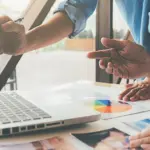 Το πρόγραμμα αφορά στην παροχή κατάρτισης σε ψηφιακές και πράσινες δεξιότητες για εργαζόμενους που απασχολούνται ή απασχολήθηκαν εποχικά στον τουρισμό.