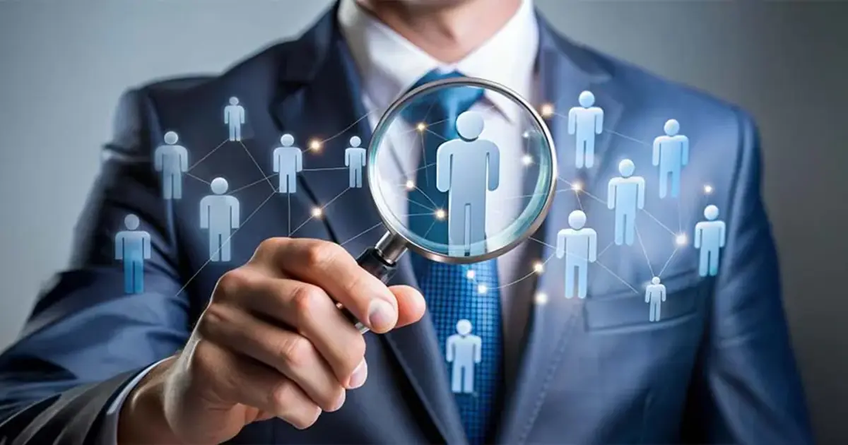 Το LinkedIn αποτελεί πλέον το ισχυρότερο εργαλείο για την άμεση εύρεση εργασίας στον ελληνικό τουριστικό κλάδο, καθώς το 85% των μεγάλων ξενοδοχειακών ομίλων και των εταιρειών διαχείρισης (management companies) αναζητά στελέχη αποκλειστικά μέσω της πλατφόρμας για τη σεζόν του 2026.