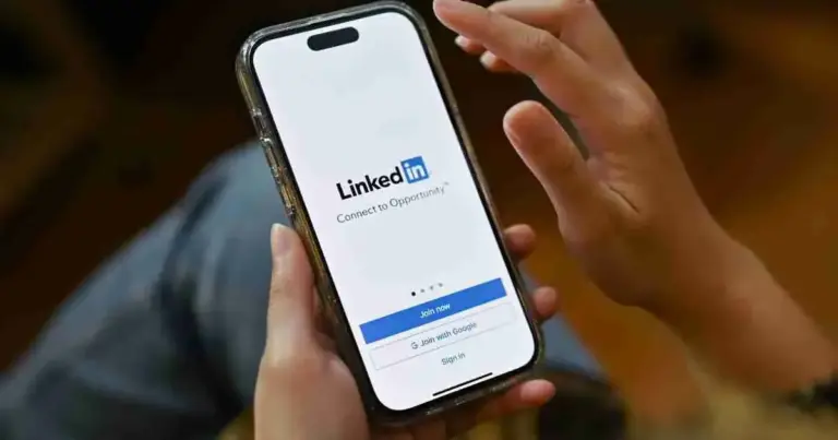 Το LinkedIn έχει εξελιχθεί σε μια πλατφόρμα όπου η τεχνητή νοημοσύνη φιλτράρει τους υποψηφίους πριν καν φτάσουν στο ανθρώπινο μάτι.