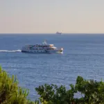 Οι δικαιούχοι του Κοινωνικού Τουρισμού 2026-2027 μπορούν να εκδώσουν τα ακτοπλοϊκά τους εισιτήρια με συμμετοχή μόλις 25% επί της τιμής του οικονομικού ναύλου, ενώ για τους πολύτεκνους και τα άτομα με αναπηρία η μετακίνηση με το πλοίο είναι εντελώς δωρεάν.