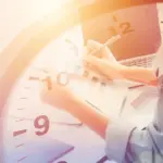 Η διαδικασία υπολογισμού των ημερών ασφάλισης δεν βασίζεται στις ημέρες ημερολογιακής απασχόλησης, αλλά προκύπτει αποκλειστικά από το ύψος των ασφαλιστικών εισφορών που έχουν παρακρατηθεί κατά την εξαργύρωση του εργοσήμου, με βάση το εκάστοτε ισχύον ημερομίσθιο του ανειδίκευτου εργάτη.