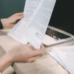 Η σωστή οργάνωση του βιογραφικού σας σημειώματος αυτή την Κυριακή αποτελεί το «κλειδί» για να προλάβετε τις νέες προσλήψεις Μαΐου στον ιδιωτικό και δημόσιο τομέα, καθώς οι αιτήσεις για δεκάδες εποχικές και μόνιμες θέσεις εργασίας ξεκινούν τις επόμενες ημέρες.