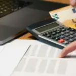 Οι ασφαλιστικές εισφορές για τους εργαζόμενους με μπλοκάκι (Τίτλο Κτήσης ή Δελτίο Παροχής Υπηρεσιών) για τον μήνα Μάιο 2026 παραμένουν σταθερές στα επίπεδα που ορίστηκαν στην αρχή του έτους, με την καταληκτική ημερομηνία πληρωμής για τις τρέχουσες εισφορές να είναι η 31η Μαΐου 2026.