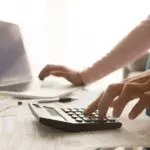 Υπάρχουν περιπτώσεις όπου, ενώ το παράβολο έχει πληρωθεί κανονικά, ο αρμόδιος φορέας (π.χ. Υπουργείο Μεταφορών, Αστυνομία, Δικαστήρια) δεν μπορεί να το εντοπίσει άμεσα ως «πληρωμένο» στο σύστημά του ώστε να το δεσμεύσει, με αποτέλεσμα να μπλοκάρει η διοικητική διαδικασία.