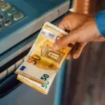 Αν έχετε μπροστά σας μια κρίσιμη προθεσμία —όπως η συμμετοχή σε έναν διαγωνισμό του ΑΣΕΠ ή η κατάθεση δικαιολογητικών για μια άδεια— η άμεση διαθεσιμότητα του παραβόλου είναι το κλειδί για να μην βρεθείτε εκτός διαδικασίας.
