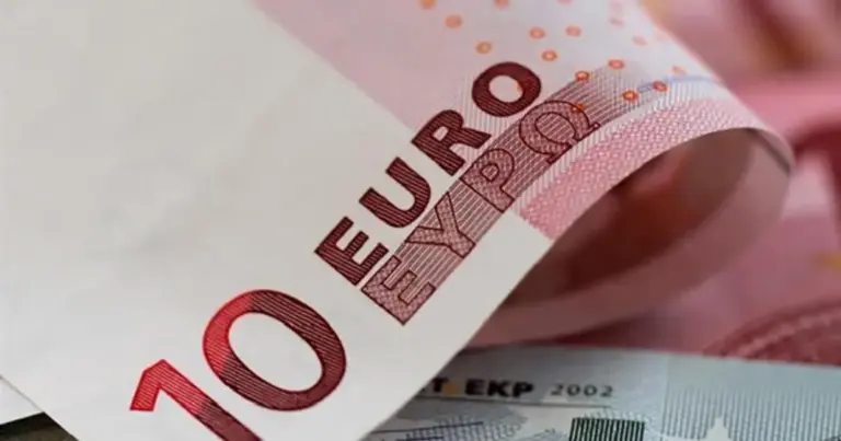 Η ψηφιακή πλατφόρμα vouchers.gov.gr για το Youth Pass 2026 ολοκλήρωσε τη λειτουργία της την Παρασκευή 15 Μαΐου, γεγονός που σημαίνει ότι η περίοδος υποβολής των αιτήσεων για το φετινό voucher 150 ευρώ έχει πλέον κλείσει. Οι νέοι που πρόλαβαν να καταθέσουν τα στοιχεία τους αναμένουν τώρα την πίστωση των χρημάτων, η οποία πρόκειται να πραγματοποιηθεί σταδιακά μέχρι τα τέλη Μαΐου.