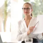 Σημαντικές προθεσμίες για αιτήσεις επιδομάτων και διαγωνισμούς ΑΣΕΠ εκπνέουν την ερχόμενη Δευτέρα 22 Ιουνίου 2026, αφήνοντας ελάχιστα περιθώρια ελιγμών για χιλιάδες ενδιαφερόμενους που πρέπει να προλάβουν το κλείσιμο των ηλεκτρονικών πλατφορμών. Η εβδομάδα που ολοκληρώνεται φέρνει στο προσκήνιο την ανάγκη για άμεση υποβολή δικαιολογητικών, καθώς οι περισσότερες από τις ανοιχτές διαδικασίες δεν πρόκειται να λάβουν παράταση.