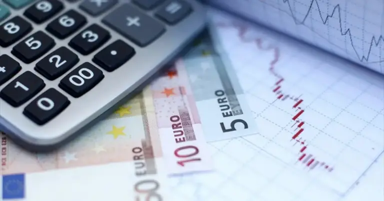 Η υπέρβαση των παραπάνω ορίων λόγω υψηλών μισθωμάτων δεν έχει τις ίδιες συνέπειες για όλες τις παροχές της ΔΥΠΑ, καθώς ο διαχωρισμός ανάμεσα σε επιδόματα και ιδιότητα είναι σαφής.