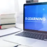 Η πρωτοβουλία αυτή ξεφεύγει από τα παραδοσιακά πρότυπα των επιδοτούμενων σεμιναρίων, καθώς συνδέει άμεσα την απόκτηση ψηφιακών πιστοποιήσεων με την αγορά εργασίας, υποχρεώνοντας τις συνεργαζόμενες επιχειρήσεις να απορροφήσουν ένα συγκεκριμένο ποσοστό των αποφοίτων.