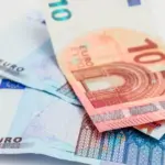 Το έκτακτο επίδομα των 400 ευρώ της ΔΥΠΑ για τους άνεργους ναυτικούς και τους ξενοδοχοϋπαλλήλους που βρίσκονται εκτός σεζόν πιστώνεται στους λογαριασμούς των δικαιούχων που πληρούν τα κριτήρια της νέας ρύθμισης. Το οικονομικό αυτό βοήθημα στοχεύει στην κάλυψη των αναγκών των εργαζομένων σε κλάδους που πλήττονται από την έντονη εποχικότητα, προσφέροντας μια οικονομική ανάσα πριν από την πλήρη έναρξη των επαγγελματικών τους δραστηριοτήτων.