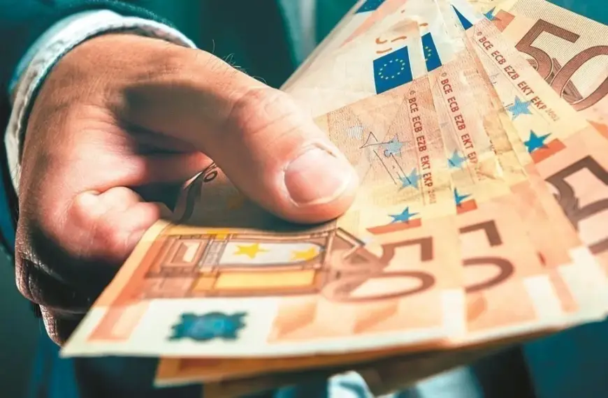 Το νέο πρόγραμμα της ΔΥΠΑ προσφέρει μη επιστρεπτέα επιχορήγηση 14.800 ευρώ σε εγγεγραμμένους ανέργους που επιθυμούν να κάνουν το επόμενο βήμα και να ιδρύσουν τη δική τους επιχείρηση. Η δράση αποτελεί μια σημαντική οικονομική ανάσα, καλύπτοντας τα πρώτα κρίσιμα έξοδα λειτουργίας και υποστηρίζοντας το ξεκίνημα νέων επαγγελματιών στην αγορά.
