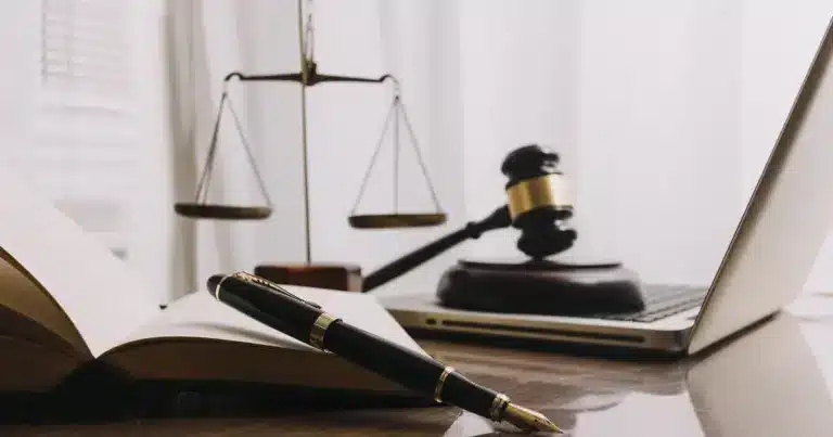 Η δράση αυτή έρχεται να καλύψει τα πρώτα έξοδα λειτουργίας, τον απαραίτητο τεχνολογικό εξοπλισμό και τις ασφαλιστικές εισφορές των νέων επιστημόνων κατά το κρίσιμο πρώτο έτος της αυτόνομης επαγγελματικής τους πορείας.
