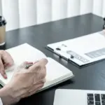 Η παρακολούθηση της καταγγελίας σας στην Επιθεώρηση Εργασίας γίνεται πλέον ψηφιακά, άμεσα και σε πραγματικό χρόνο μέσα από το ανανεωμένο gov.gr, καταργώντας τις άσκοπες επισκέψεις και τα τηλεφωνήματα στα τοπικά τμήματα. Η νέα ψηφιακή διαδικασία επιτρέπει σε κάθε εργαζόμενο να βλέπει το ακριβές στάδιο στο οποίο βρίσκεται η υπόθεσή του, από την πρώτη στιγμή της κατάθεσης μέχρι την έκδοση του τελικού πορίσματος ή την επιβολή κυρώσεων.