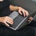 Ποιες είναι οι κρίσιμες αλλαγές που πρέπει να κάνετε στο Taxisnet για να μην χάσετε την επόμενη πληρωμή για το επίδομα παιδιού Α21; Η ηλεκτρονική πλατφόρμα του ΟΠΕΚΑ βρίσκεται στην τελική ευθεία πριν από το προσωρινό κλείσιμο για την εκκαθάριση της νέας δόσης, και χιλιάδες δικαιούχοι οφείλουν να ελέγξουν άμεσα τα στοιχεία της φορολογικής τους δήλωσης, καθώς οποιαδήποτε ασυμφωνία με τα δεδομένα του Taxisnet θα οδηγήσει σε αυτόματο «πάγωμα» των χρημάτων ή σε λανθασμένο υπολογισμό του ποσού.