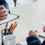 Το σύστημα ΕΡΓΑΝΗ ΙΙ καταγράφει το ιστορικό της απασχόλησης, και ο νέος εργοδότης υποχρεούται να συνεχίσει τη μέτρηση από το σημείο που σταμάτησε στον προηγούμενο, εφόσον του προσκομίσετε τα απαραίτητα αποδεικτικά ένσημα.