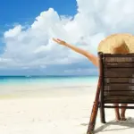 Καθώς βρισκόμαστε ήδη στις 26 Ιουνίου και η θερινή περίοδος έχει ξεκινήσει για τα καλά, οι προστριβές για τις ημέρες ανάπαυσης στην εγχώρια αγορά εργασίας κορυφώνονται, με το πλαίσιο να θέτει σαφή όρια ώστε να μην καταστρατηγούνται τα δικαιώματα των εργαζομένων.