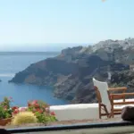 Η εύρεση δωματίων χωρίς καμία επιπλέον οικονομική επιβάρυνση για τον πιο δημοφιλή μήνα των διακοπών αποτελεί το μεγάλο στοίχημα για χιλιάδες δικαιούχους των φετινών επιταγών (vouchers), καθώς οι τιμές στην ελεύθερη αγορά βρίσκονται στα ύψη.