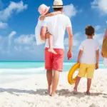 Αν ένα κατάλυμα που συμμετέχει στο πρόγραμμα Κοινωνικού Τουρισμού σάς αρνηθεί τη διαμονή ισχυριζόμενο ότι δεν έχει διαθέσιμα δωμάτια για κατόχους voucher, ενώ την ίδια στιγμή εμφανίζει κενά δωμάτια σε γνωστές πλατφόρμες κρατήσεων για πελάτες πλήρους τιμής, έχετε κάθε δικαίωμα να προχωρήσετε σε επίσημη καταγγελία στη ΔΥΠΑ.